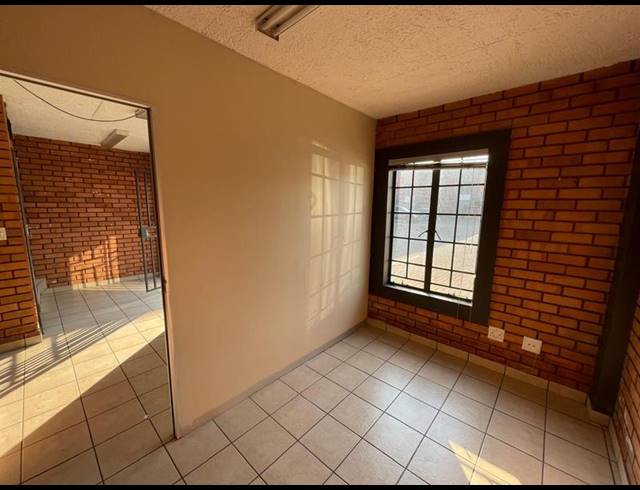 INDUSTRIAL PROPERTY TO RENT IN HENNOPSPARK